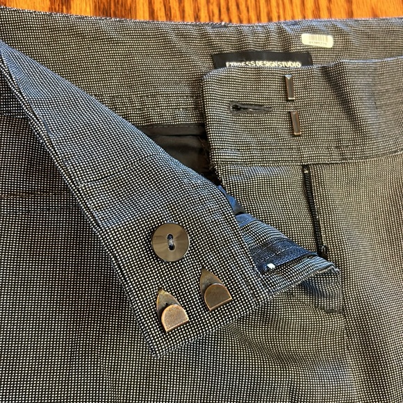 Express Design Studio Black & White Capri Pants Size 2 - Picture 5 of 10